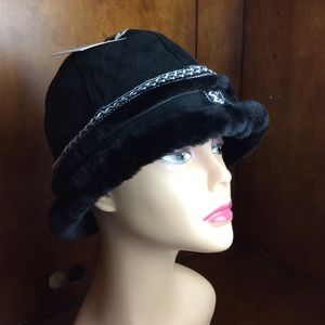 UGG Leather Hat with Shearling Trim NWT One Size
